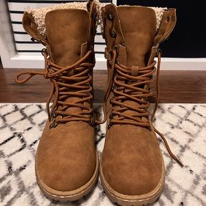 Brown winter style boots 🥾